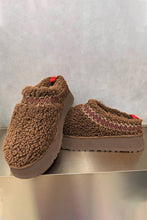Load image into Gallery viewer, Isabella Suede Contrast Slippers : White / 41