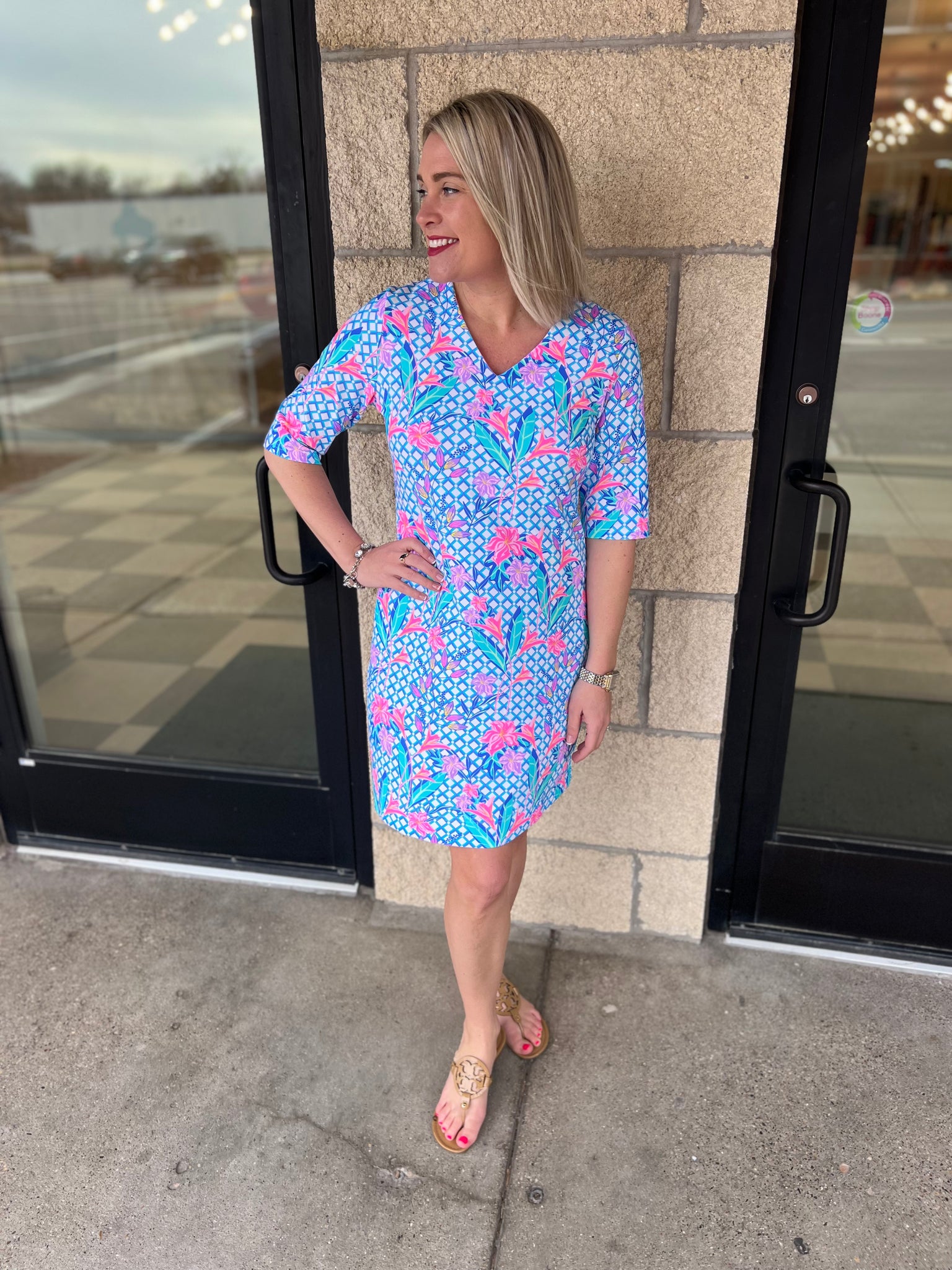 Lulu-B V-Neck Elbow Sleeve Dress