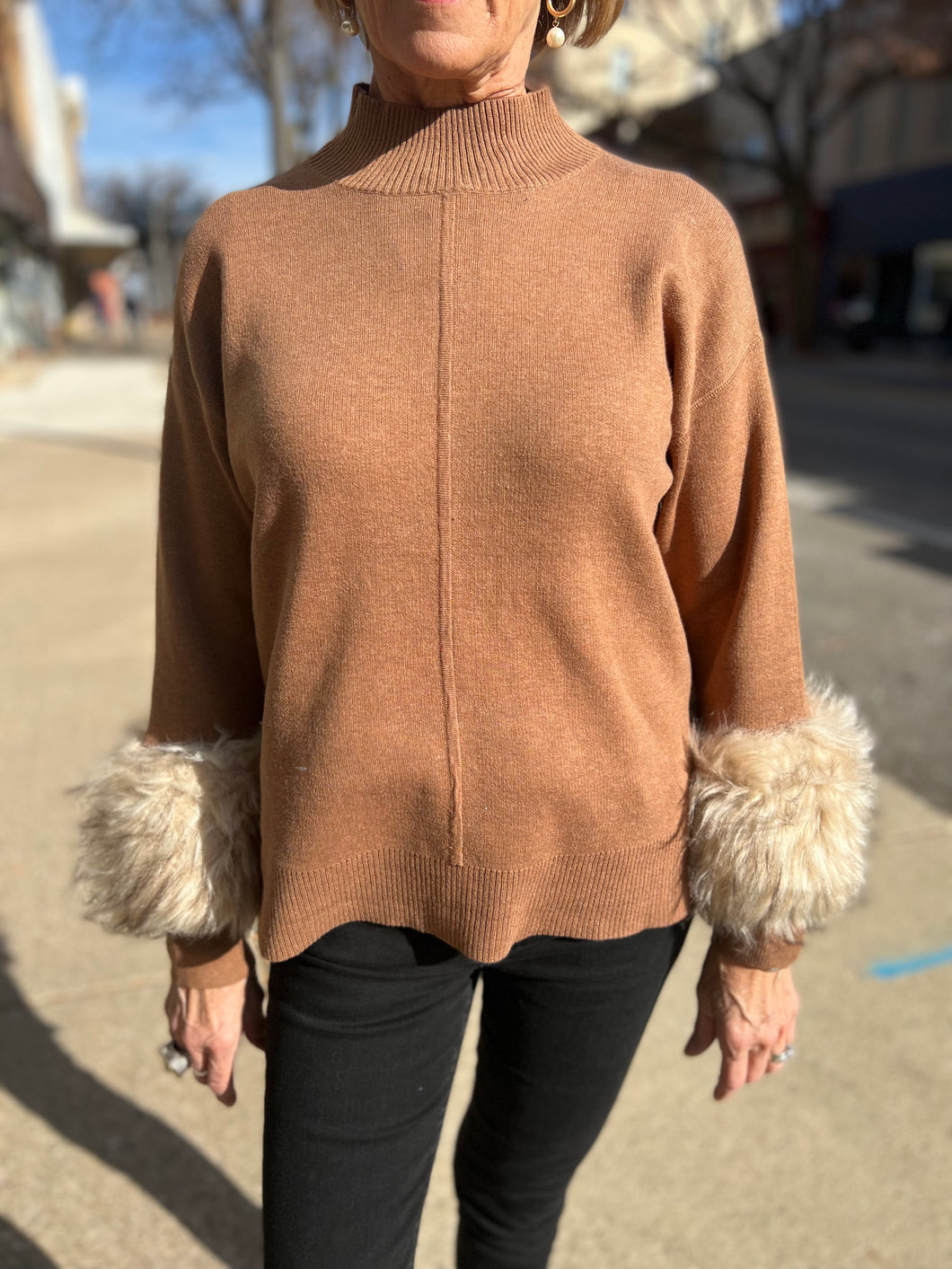Ost Relaxed Sweater with Faux Fur