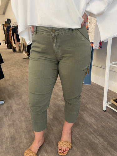 Charlie B. Solid Cargo Capri